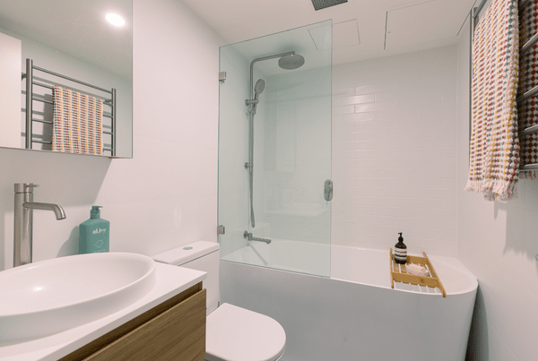 When Does It Make Sense to Use Variations of Gray in the Bathroom?