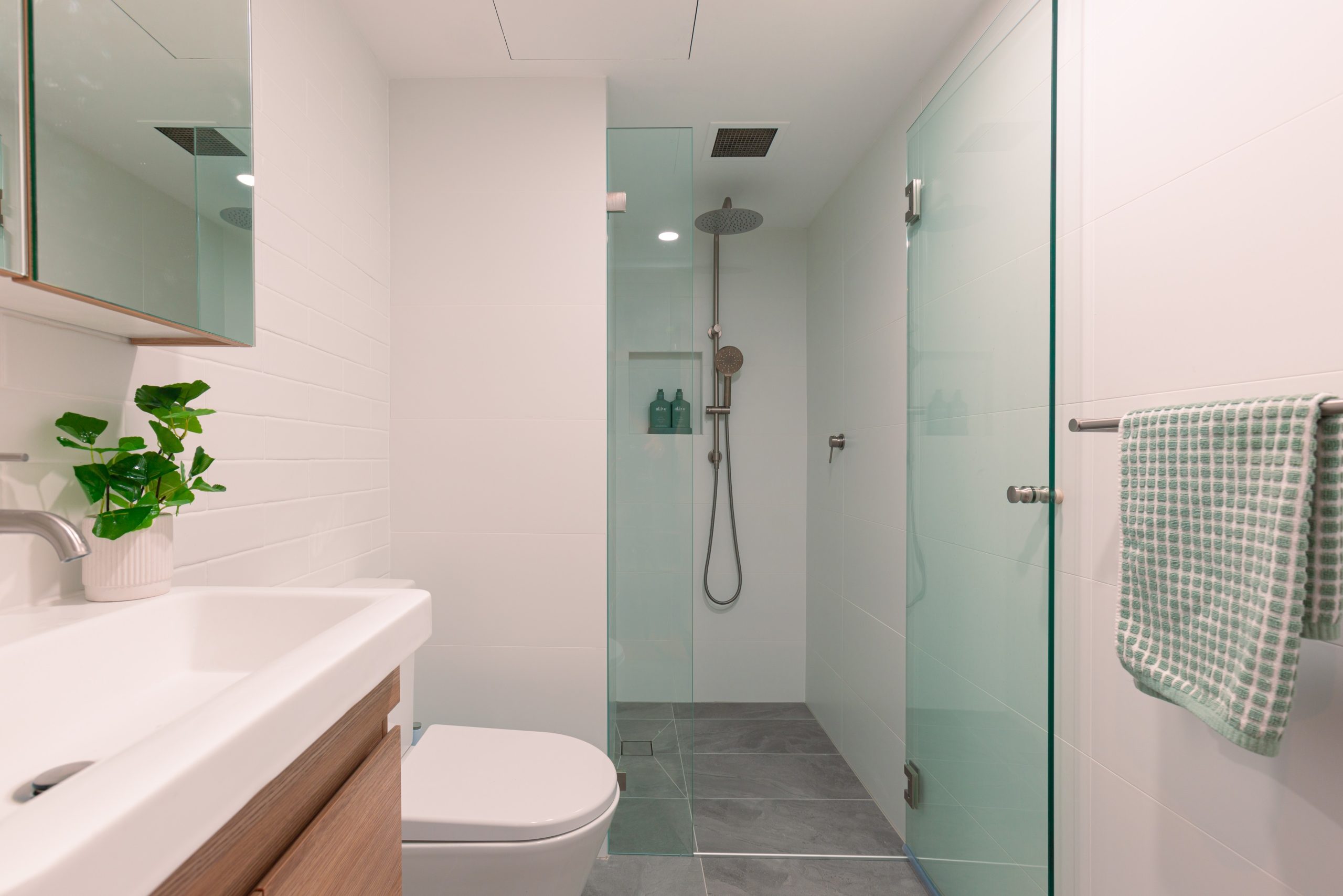 How to Use Flooring to Create a Cohesive Bathroom Design
