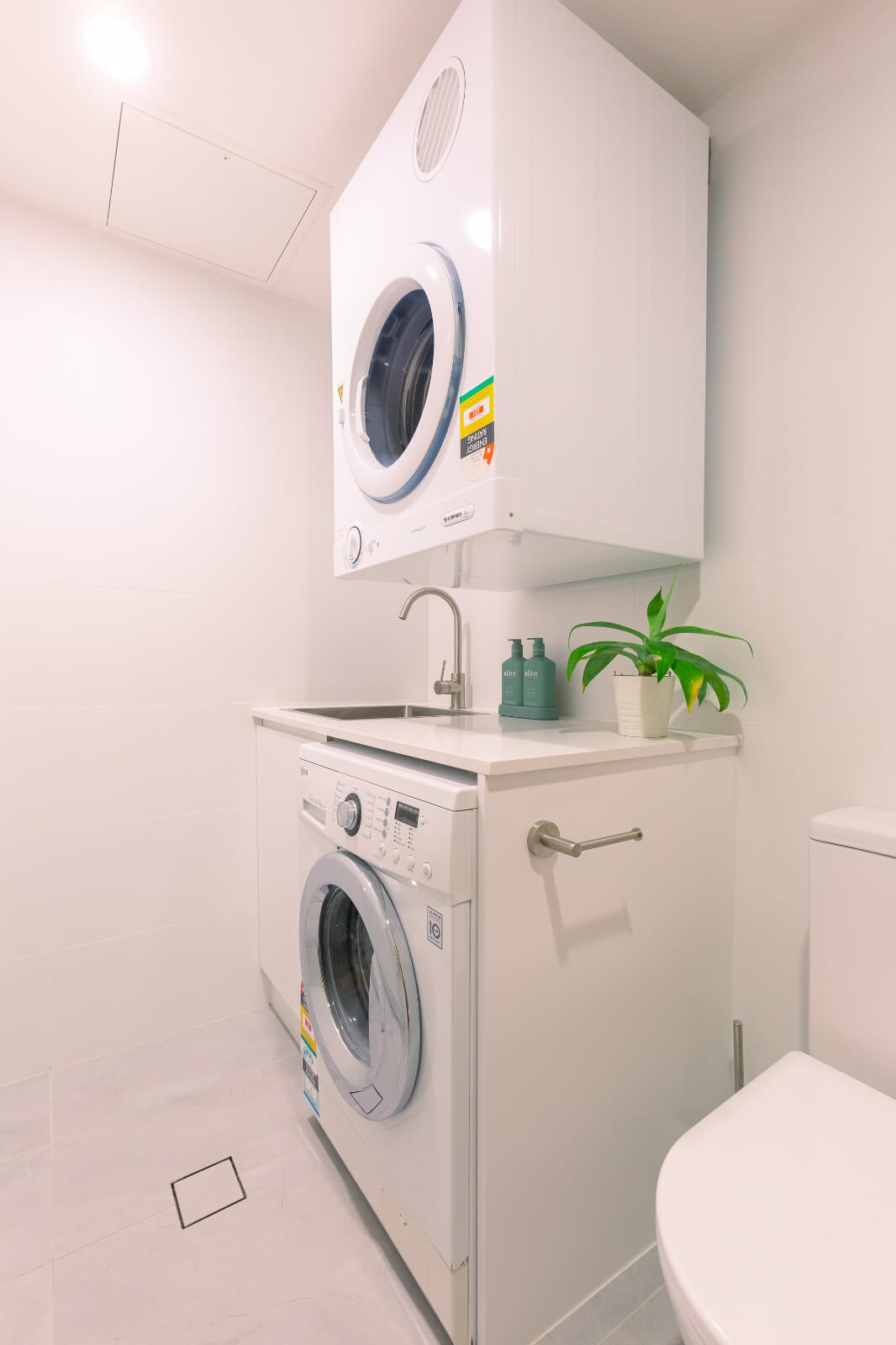 Complete home renovations in Bondi Beach, focusing on bathrooms, kitchens, laundries, and home renovations in Sydney