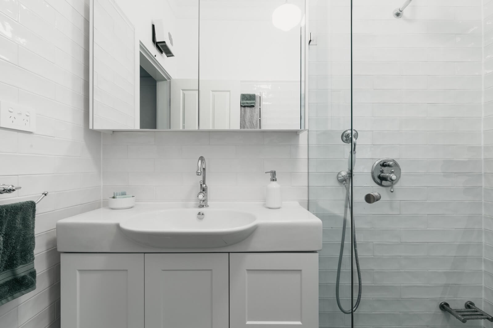 Custom bathroom renovations in Croydon, focusing on bathrooms, kitchens, laundries, and home renovations in Sydney