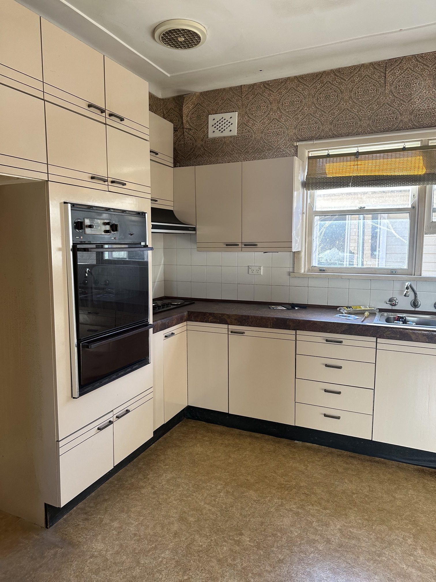 before photo of kitchen renovation in cronulla